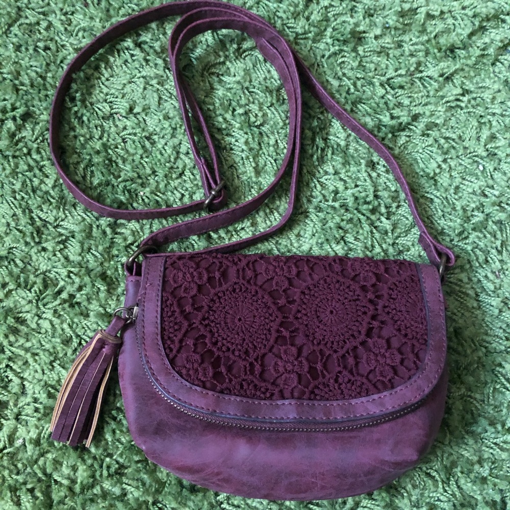 NWOT  wine colored crochet crossbody w/ tassel